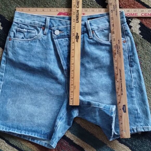 Blank NYC NWT Warren Overlap Asymmetric Button Fly Bermuda Denim Jean Shorts 30 - Picture 11 of 16